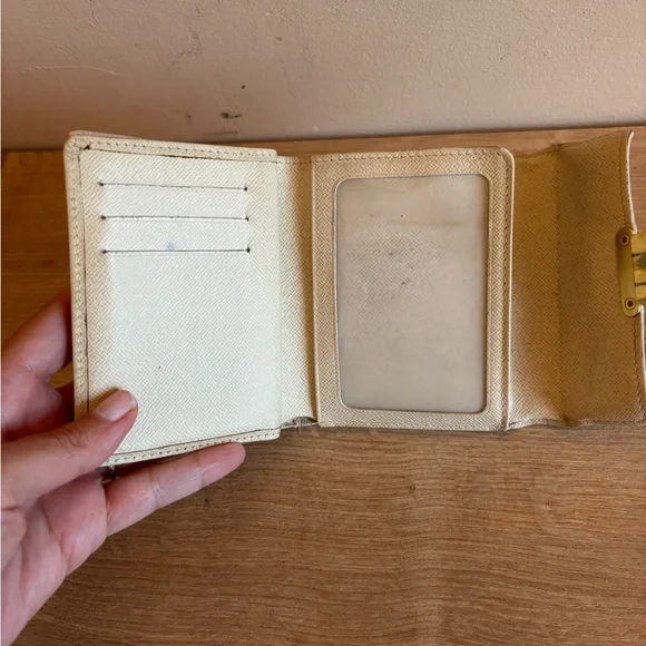 Authentic Louis Vuitton koala damier azur wallet - Picture 6 of 9